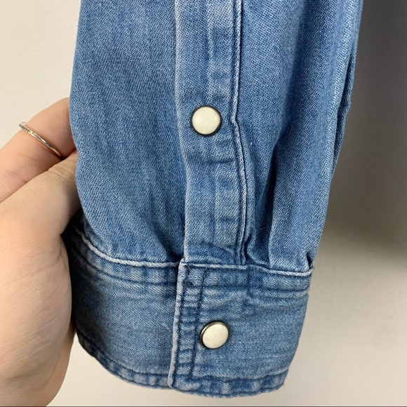 H&M Chambray Denim Style Button Front Top in Blue - Picture 5 of 7